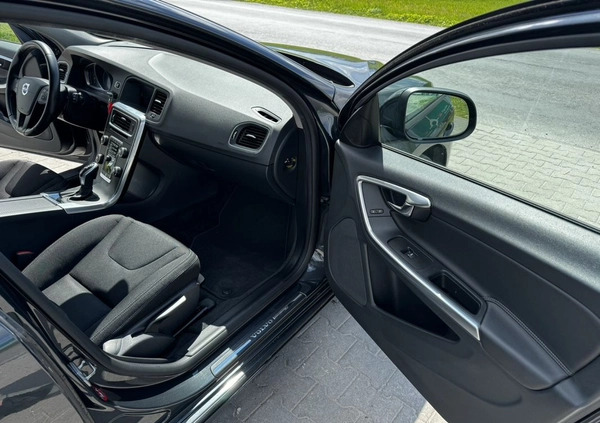 Volvo V60 cena 39999 przebieg: 235000, rok produkcji 2015 z Pajęczno małe 436